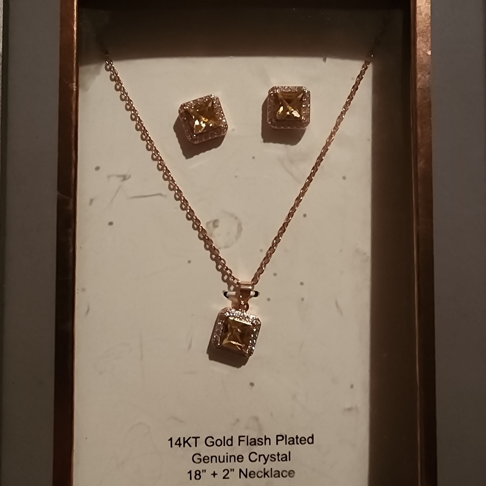 Necklace and earrings set